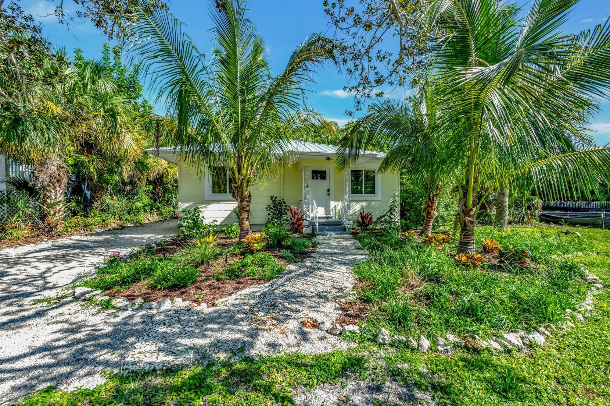אנה מריה Casa Posada - So Close You Can Hear The Waves Historic Beach Cottage W Beach Gear מראה חיצוני תמונה